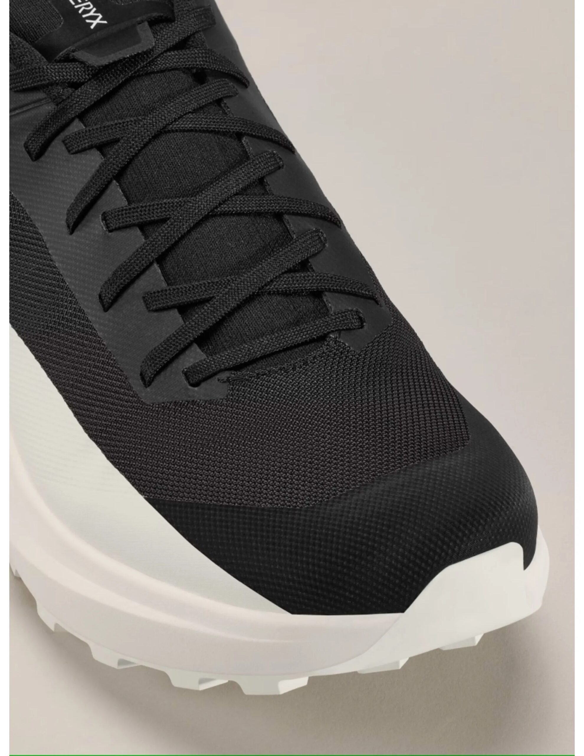 Norvan LD 4 M (Maat – 12, Kleur – Black/Arctic Silk)